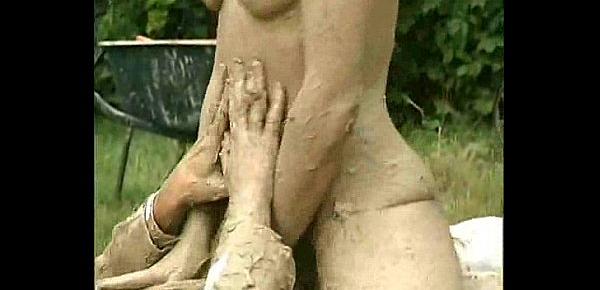  muddy woman attacks and humps guy in the mud